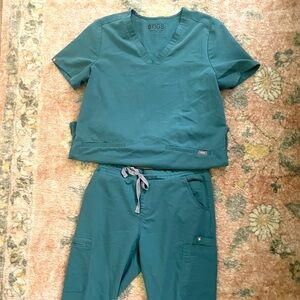 Two piece Figs scrub set